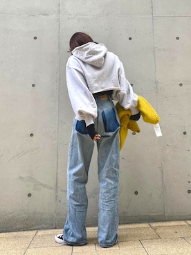 「リメイクデニム」｜「アイテム（Tシャツ/カットソー）」を使った、関 侑梨乃さん（レディース・156cm）の秋コーディネート