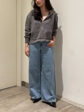 「Ungrid（アングリッド）のLevi's別注 CINCH WIDE LEG REMAKE DENIM（デニムパンツ、ブルー系）」を使った、関 侑梨乃さん（レディース・156cm）の秋コーディネート