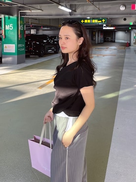 「Ungrid（アングリッド）のドレープデザインTee（Tシャツ/カットソー、ブラック系）」を使った、関 侑梨乃さん（レディース・156cm）の春コーディネート
