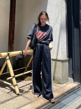 「Ungrid（アングリッド）のオーバーサイズロゴTee（Tシャツ/カットソー、グレー系）」を使った、関 侑梨乃さん（レディース・156cm）の夏コーディネート