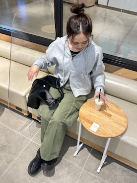 「Ungrid（アングリッド）のウォッシュデザインカーゴパンツ（カーゴパンツ、グリーン系）」を使った、関 侑梨乃さん（レディース・156cm）の春コーディネート