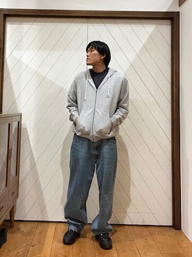 「ボーダーニット」｜「アイテム（スニーカー）」を使った、今村秀さん（メンズ・178cm）の秋コーディネート