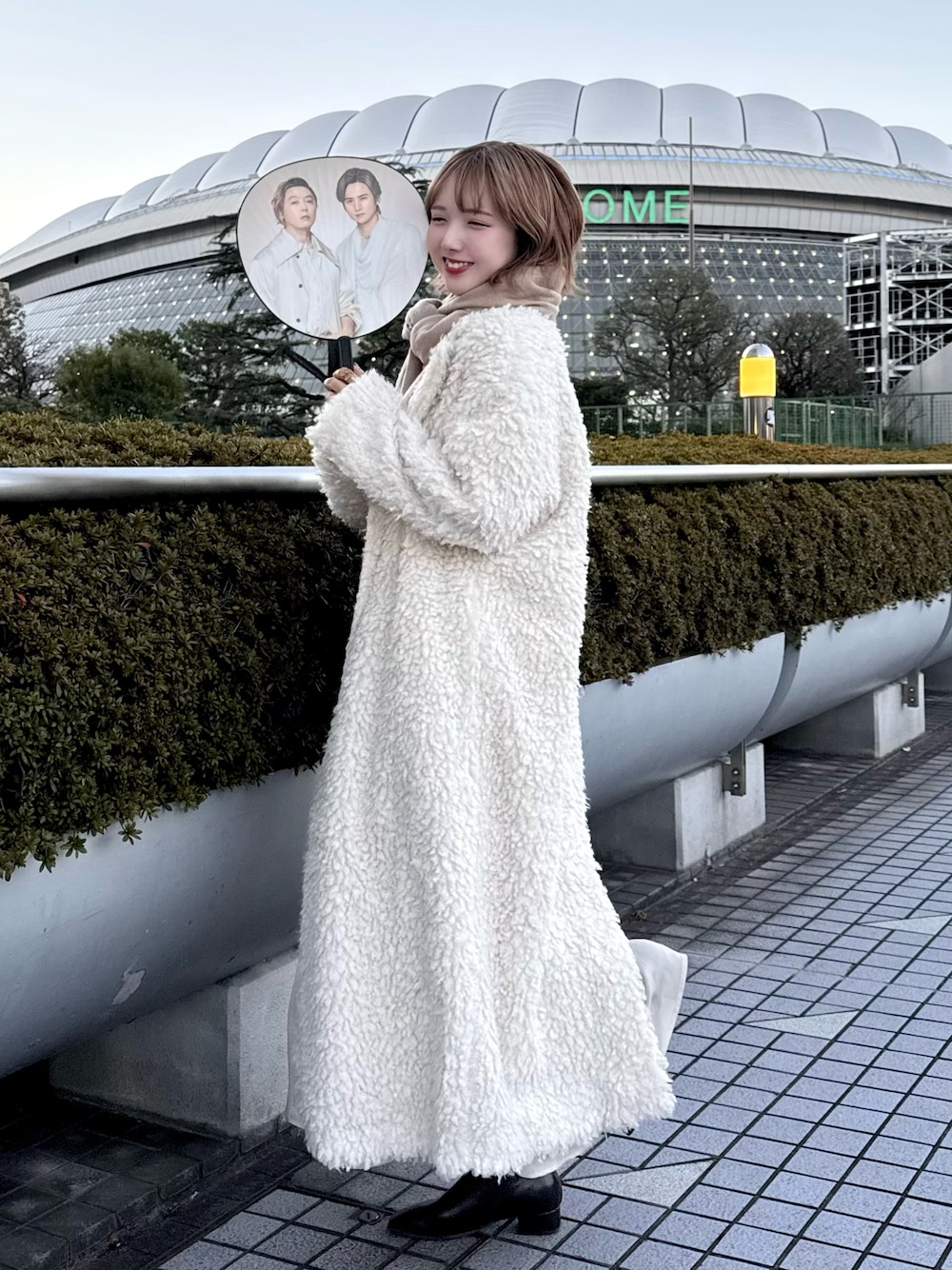 「マフラーぐるぐる、ボアジャケット、大人かわいい、ボアコート、淡色コーデ、淡色女子、ライブコーデ、冬アウター、冬コーデ、acka、韓国ファッション、骨格ナチュラル、カジュアルガーリー、イエベ春、ホワイトコーデ」｜「Acka.のアイテム（ジャケット/アウター、ホワイト系）」を使った、ありすさん（骨格ナチュラル・レディース・163cm）の冬コーディネートの1枚目の写真