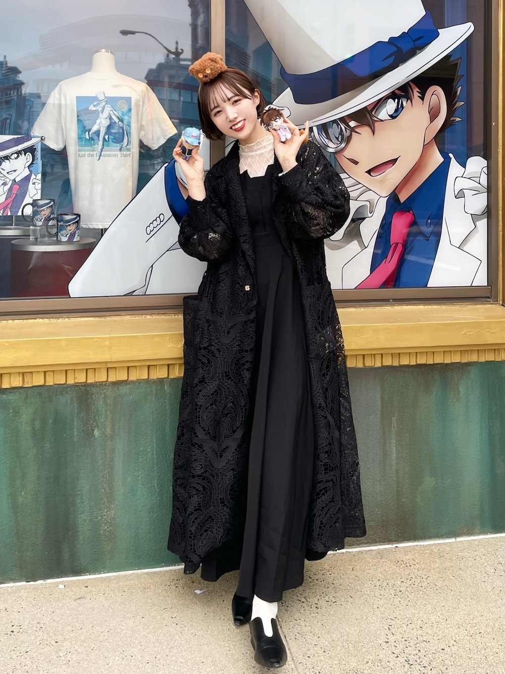 「USJ、ユニバ、ユニバーサルスタジオジャパン、モノトーンコーデ、モノクロ、レーストップス、キャミワンピ、ワンピース、ワンピーススタイル、休日スタイル、旅行、春アウター、キレイめカジュアル、骨格ナチュラル、イエベ春」｜「ANDREA & Co.のアイテム（ジャケット/アウター、ブラック系）」を使った、ありすさん（骨格ナチュラル・レディース・163cm）の春コーディネートの1枚目の写真