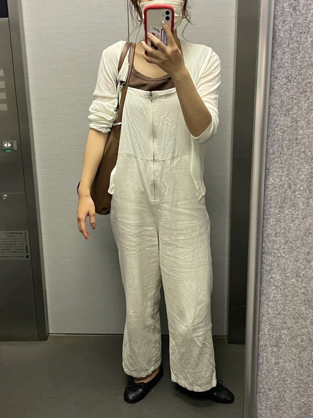 「Ray BEAMSのアイテム（オールインワン・サロペット、ホワイト系）」を使った、さかなかささん（レディース・154cm）の秋コーディネートの1枚目の写真