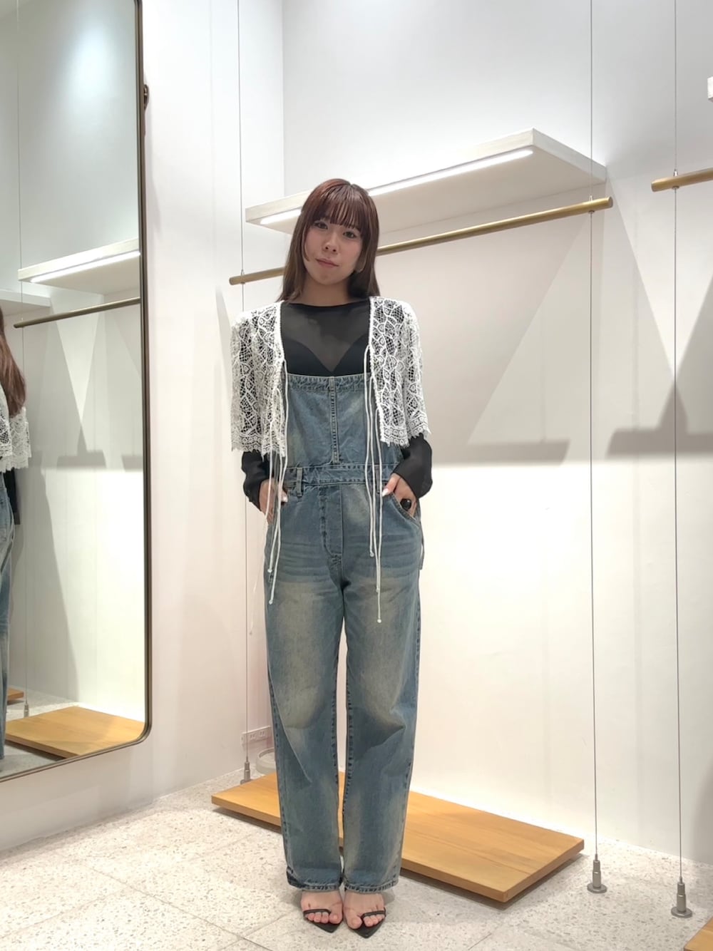 「大人カジュアル、休日スタイル、カーディガン、シアートップス、お出かけコーデ、春夏コーデ、春ファッション、カジュアルスタイル、オトナカワイイ、大人可愛い、大人女子、おでかけコーデ、お洒落さんとつながりたい、今日のコーデ、最近のいい感じコーデ」｜「Drawing Numbersのシャイニーシースルーブラウス（トップス、ブラック系）」を使った、wg_shimizuさん（骨格ウェーブ・レディース・161cm）の春コーディネートの1枚目の写真