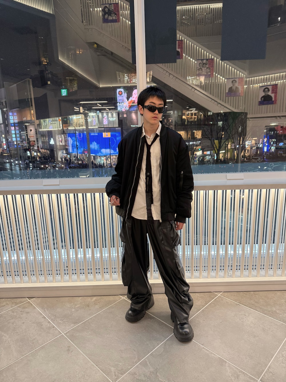 「今日のコーデ、ネクタイ、シンプルコーデ、シャツスタイル、MA-1、モード、中学生」｜「ZARAのアイテム（ブーツ、ブラック系）」を使った、jgptmさん（メンズ・175cm）の春コーディネートの1枚目の写真