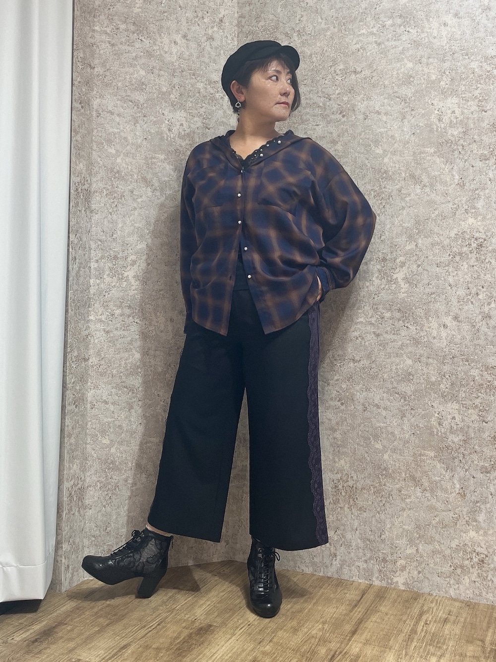 「お出かけコーデ、axes femme、秋のコーデ、秋服、秋服準備はじめました、カジュアルコーデ、パンツスタイル、大人ファッション、初秋コーデ、いいね、save、フォローお願いします🤑、お洒落さんとつながりたい、ママファッション、秋先取りコーデ」｜「axes femmeの吸水速乾レースタンク（タンクトップ、ブラック系）」を使った、ジョーさん（レディース・161cm）の夏コーディネートの1枚目の写真