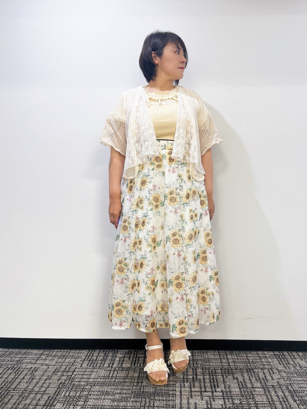 「ひまわり、ひまわり畑コーデ、フリル、リボン、デートコーデ、ロングスカート、夏コーデ、axes femme、おでかけコーデ、大人かわいい、お洒落さんとつながりたい、淡色女子」｜「axes femmeのサマーニットボレロ（カーディガン/ボレロ、ホワイト系）」を使った、ジョーさん（レディース・161cm）の夏コーディネートの1枚目の写真