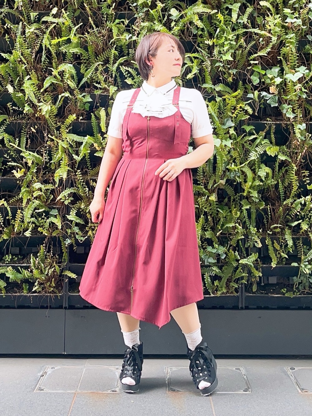 「axes femme、ワンピース、ジャボブラウス、ミリタリー、ミリタリーコーデ」｜「axes femmeのレースアップブーサン（サンダル、ブラック系）」を使った、ジョーさん（レディース・161cm）の春コーディネートの1枚目の写真