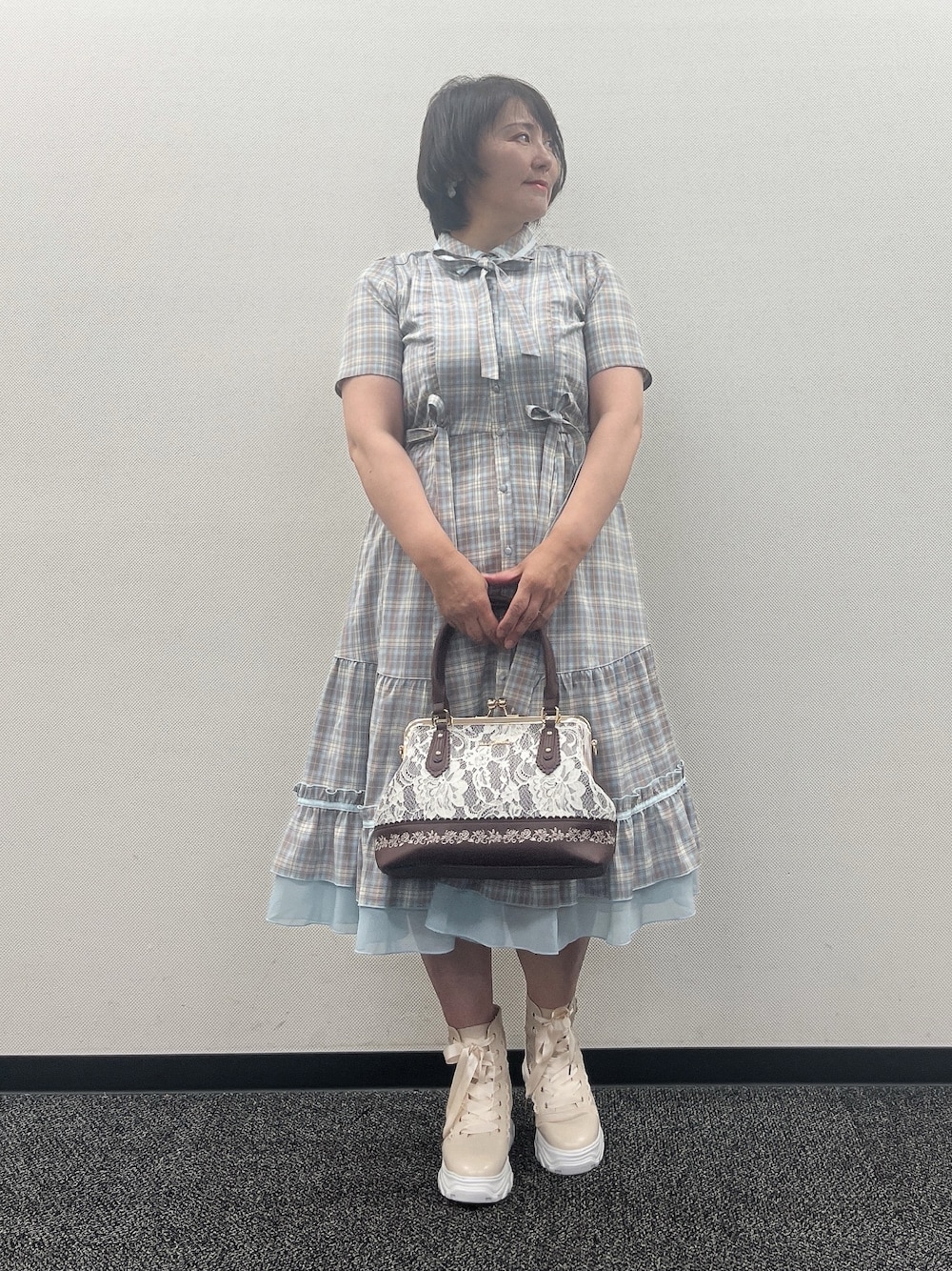 「チェック、チェック柄に恋してる、チェックワンピース、axes femme、夏コーデ、お出かけコーデ、夏物、夏服コーデ」｜「axes femmeのレース重ねがま口ボストン（ボストンバッグ、ブラウン系）」を使った、ジョーさん（レディース・161cm）の夏コーディネートの1枚目の写真