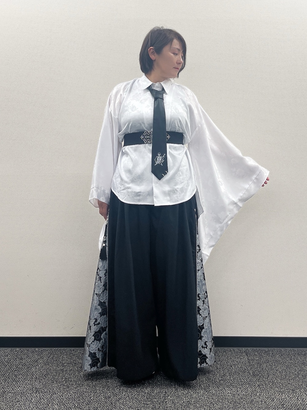 「ネクタイ、和洋折衷、和洋折衷コーデ、和柄、和柄シャツ、和柄パンツ、和柄コーデ、axes femme、REZEN」｜「axes femmeの吸水速乾チュールレースタンク（タンクトップ、ブラック系）」を使った、ジョーさん（レディース・161cm）の夏コーディネートの1枚目の写真