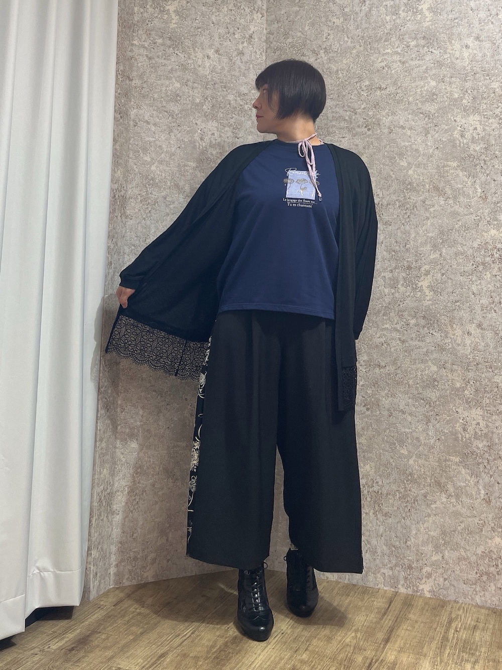 「ＵＶカット、UV対策、UVカットカーディガン、ワイドパンツ、Tシャツ、夏ルックで気分アップ、axes femme、夏、夏ファッション、パンツスタイル、お洒落さんとつながりたい、オトナカジュアル、ママファッション」｜「axes femmeのストラップラメリブタンク（タンクトップ、パープル系）」を使った、ジョーさん（レディース・161cm）の夏コーディネートの1枚目の写真