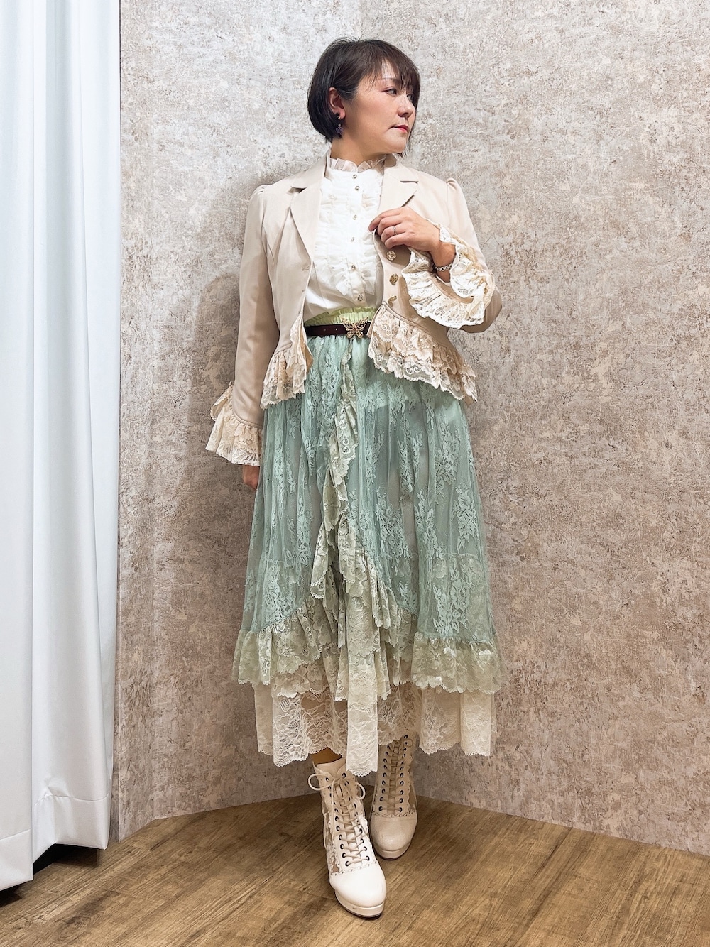 「春色、春めき満開コーデ、淡色コーデ、お出かけコーデ、axes femme、おでかけコーデ、はるコーデ、レディースファッション、オフィススタイル、お出かけスタイル、いいね、save、フォローお願いします🤑、スカートコーデ、レース」｜「axes femmeのチュールフリルハイネックブラウス（シャツ/ブラウス、ホワイト系）」を使った、ジョーさん（レディース・161cm）の春コーディネートの1枚目の写真