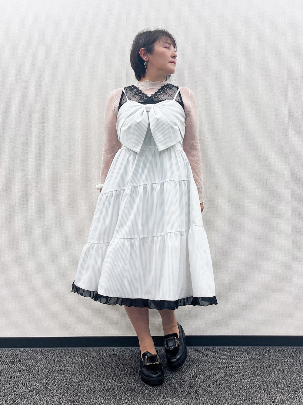 「フェミニン、フェススタイル、ワンピース、ワンピーススタイル、シアートップス、夏コーデ、デートコーデ、axes femme、夏服、大人可愛い、キレイめ」｜「axes femmeの吸水速乾チュールレースタンク（タンクトップ、ブラック系）」を使った、ジョーさん（レディース・161cm）の夏コーディネートの1枚目の写真