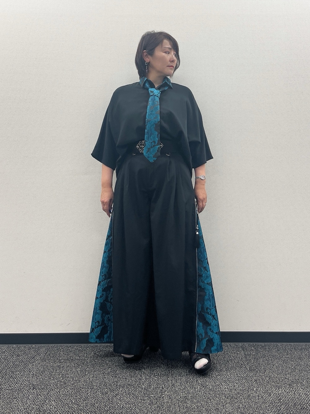 「和洋折衷、和洋折衷コーデ、ワイドパンツ、ワイドシルエット、REZEN、夏服、モノトーン、おしゃれさんと繋がりたい、おでかけコーデ、お洒落さんとつながりたい」｜「axes femmeのオープントゥレースブーツ（ブーツ、ブラック系）」を使った、ジョーさん（レディース・161cm）の夏コーディネートの1枚目の写真