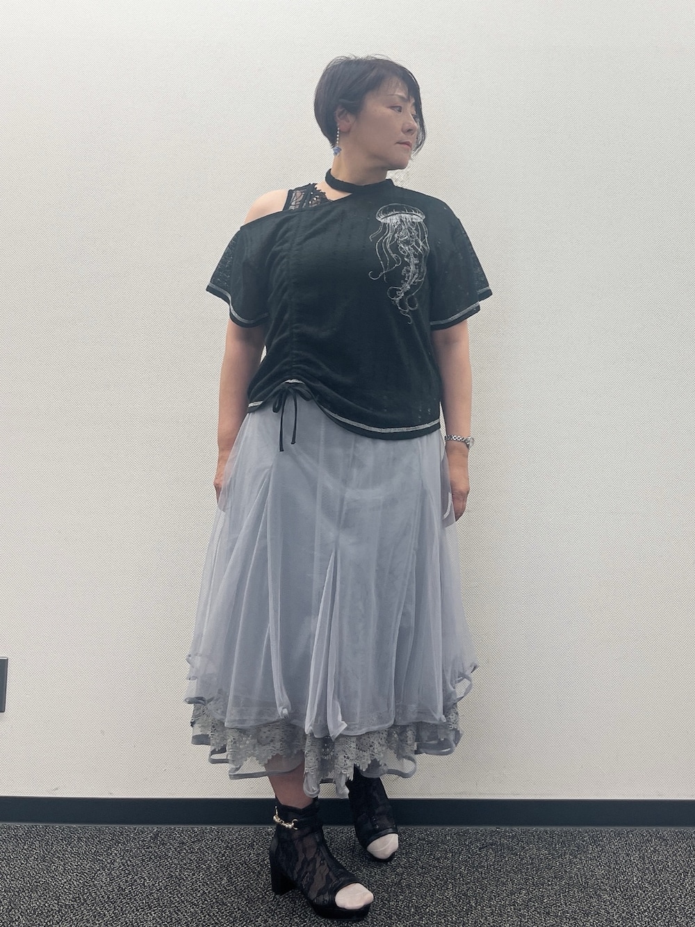「海月、海月こーで、夏、夏コーデ、夏服、海、海コーデ、axes femme、axes femme POETIQUE、オトナカジュアル、おしゃれさんと繋がりたい」｜「axes femmeのオープントゥレースブーツ（ブーツ、ブラック系）」を使った、ジョーさん（レディース・161cm）の夏コーディネートの1枚目の写真