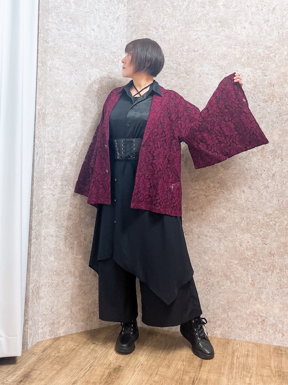 「シャツスタイル、axes femme、AXES-X、REZEN、春服コーデ、大人コーデ、いいね、save、フォローお願いします🤑、おでかけコーデ、40代ファッション、和洋折衷、和テイスト、和」｜「axes femmeのレースハイカットスニーカー（スニーカー、ブラック系）」を使った、ジョーさん（レディース・161cm）の春コーディネートの1枚目の写真