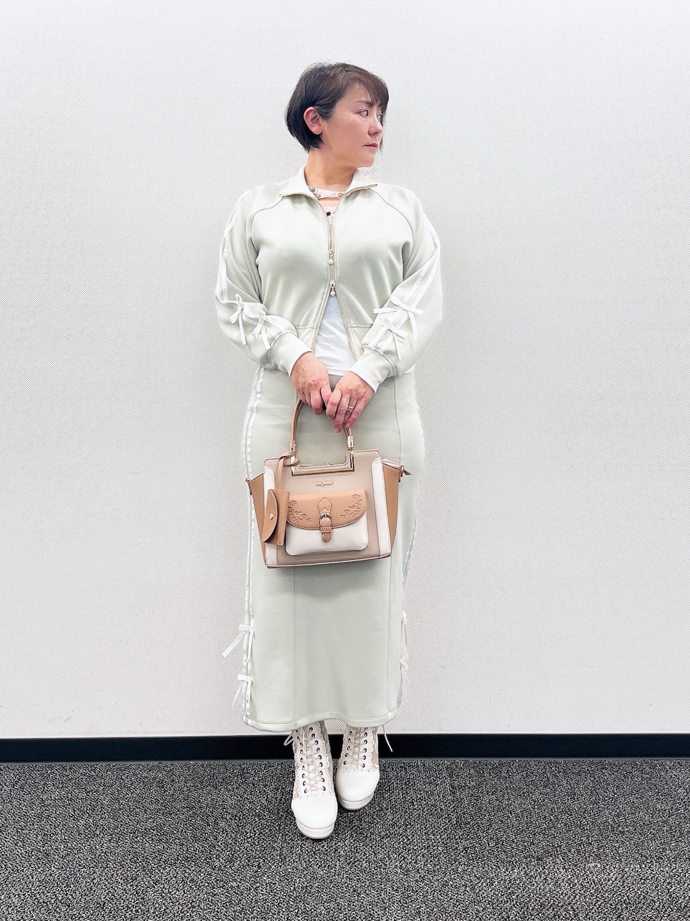 「スポーツミックス、春コーデ、axes femme、春服、お出かけコーデ、きれいめカジュアル、大人女子、春カラー、オトナ女子、おしゃれさんと繋がりたい、いいね、save、フォローお願いします🤑、春服みてみて、淡色女子、春」｜「axes femmeのレース切替編み上げブーツ（ブーツ、ホワイト系）」を使った、ジョーさん（レディース・161cm）の春コーディネートの1枚目の写真