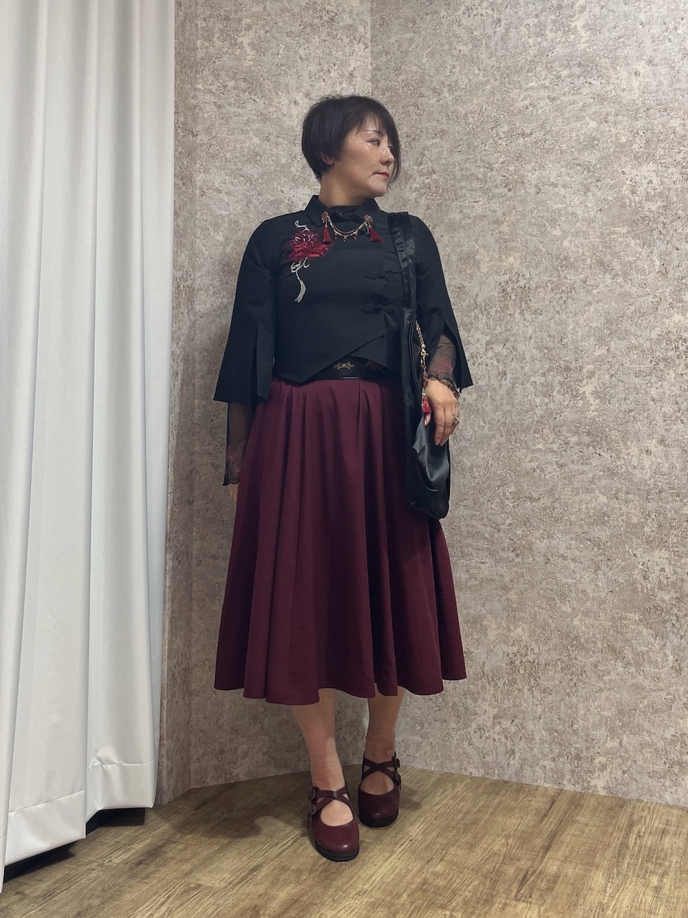 「彼岸花、和、黒×赤、axes femme、おしゃれさんと繋がりたい、クラシカル、きれいめコーディネート、夏服、レディースファッション」｜「axes femmeのタテ型ビッグリボントート（トートバッグ、ブラック系）」を使った、ジョーさん（レディース・161cm）の夏コーディネートの1枚目の写真