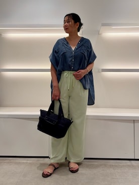 「Jena espace merveilleux(ジェナ エスパスメルヴェイユ)のタックイージーパンツ(Pants、グリーン系)」を使った、Mikiさん(レディース・163cm)の夏コーディネート