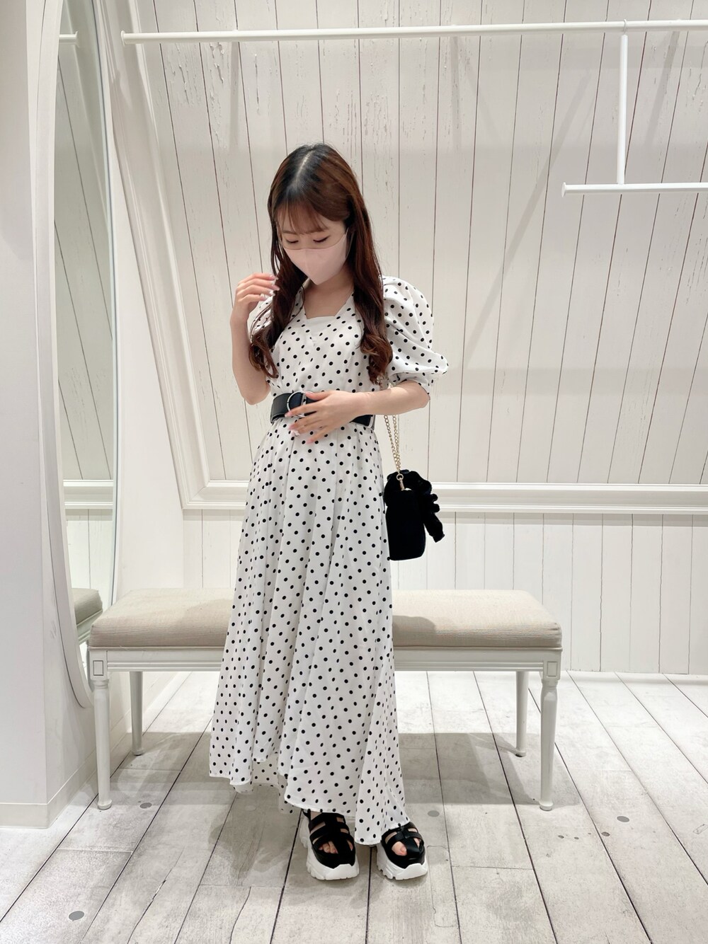 「オリーブ デ オリーブ(OLIVE des OLIVE)、骨格ウェーブ、ワンピース、低身長、ドット、ホワイトコーデ、春服、春コーデ、デートスタイル（WOMEN）、お出かけコーデ、大人コーデ、シンプルコーデ、キレイめコーデ、ガーリーコーデ、休日スタイル」｜「OLIVE des OLIVEのlittleorunレトロレディワンピース（ワンピース/ドレス、ホワイト系）」を使った、yuriさん（レディース・152cm）の春コーディネートの1枚目の写真