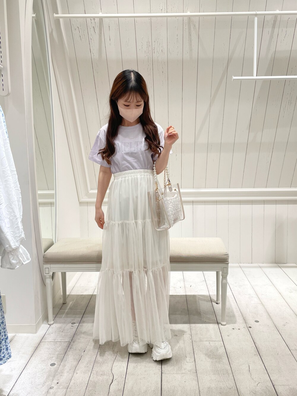 「オリーブ デ オリーブ(OLIVE des OLIVE)、骨格ウェーブ、低身長、夏コーデ、Tシャツ、スカート、チュールスカート、ティアードスカート、Tシャツコーデ、カジュアル、シンプルコーデ、夏服、ゆるコーデ、低身長女子、リラックススタイル」｜「OLIVE des OLIVEのチャスカラーTシャツ（Tシャツ/カットソー、パープル系）」を使った、yuriさん（レディース・152cm）の春コーディネートの1枚目の写真