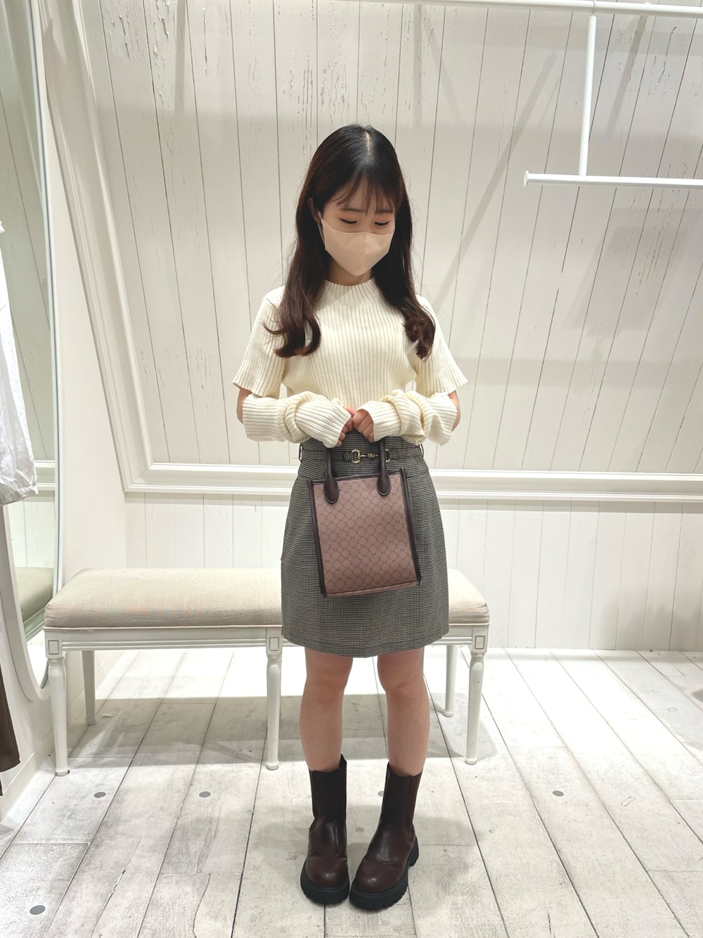 「OLIVE des OLIVE、秋コーデ、秋服、アームウォーマー、スカート、お出かけコーデ、キレイめコーデ、大人ガーリー、ニット、シンプルコーデ、低身長コーデ、骨格ウェーブ、初秋コーデ、#今日のコーデ、秋」｜「OLIVE des OLIVEの【WEB限定カラー有】アームウォーマー付ワイドリブニット（ニット/セーター、ホワイト系）」を使った、yuriさん（レディース・152cm）の秋コーディネートの1枚目の写真