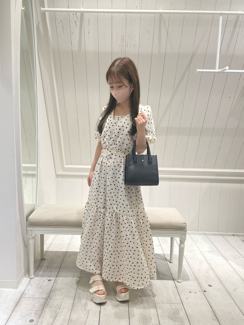 「オリーブ デ オリーブ(OLIVE des OLIVE)、骨格ウェーブ、低身長、夏コーデ、ワンピース、ガーリー、淡色コーデ、お出かけコーデ、休日コーデ、ワンピーススタイル、淡色女子、大人かわいい、キレイめ、シンプルコーデ、プチプラ」｜「OLIVE des OLIVEのダブルフロントベルト付きワンピース　1032090050（ワンピース、ホワイト系）」を使った、yuriさん（レディース・152cm）の夏コーディネートの1枚目の写真