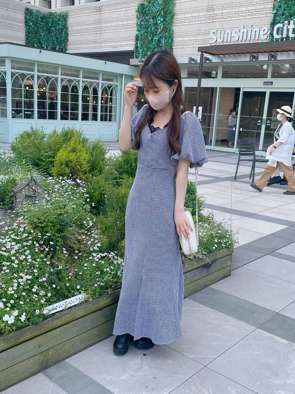 「オリーブ デ オリーブ(OLIVE des OLIVE)、骨格ウェーブ、低身長、ワンピース、キレイめ、ギンガムチェック、春コーデ、お出かけコーデ、シンプルコーデ、ロングワンピース、ガーリー、ブラックコーデ、夏コーデ、春夏コーデ、プチプラコーデ」｜「OLIVE des OLIVEのバックリボンワンピース（ワンピース、ブラック系）」を使った、yuriさん（レディース・152cm）の春コーディネートの1枚目の写真