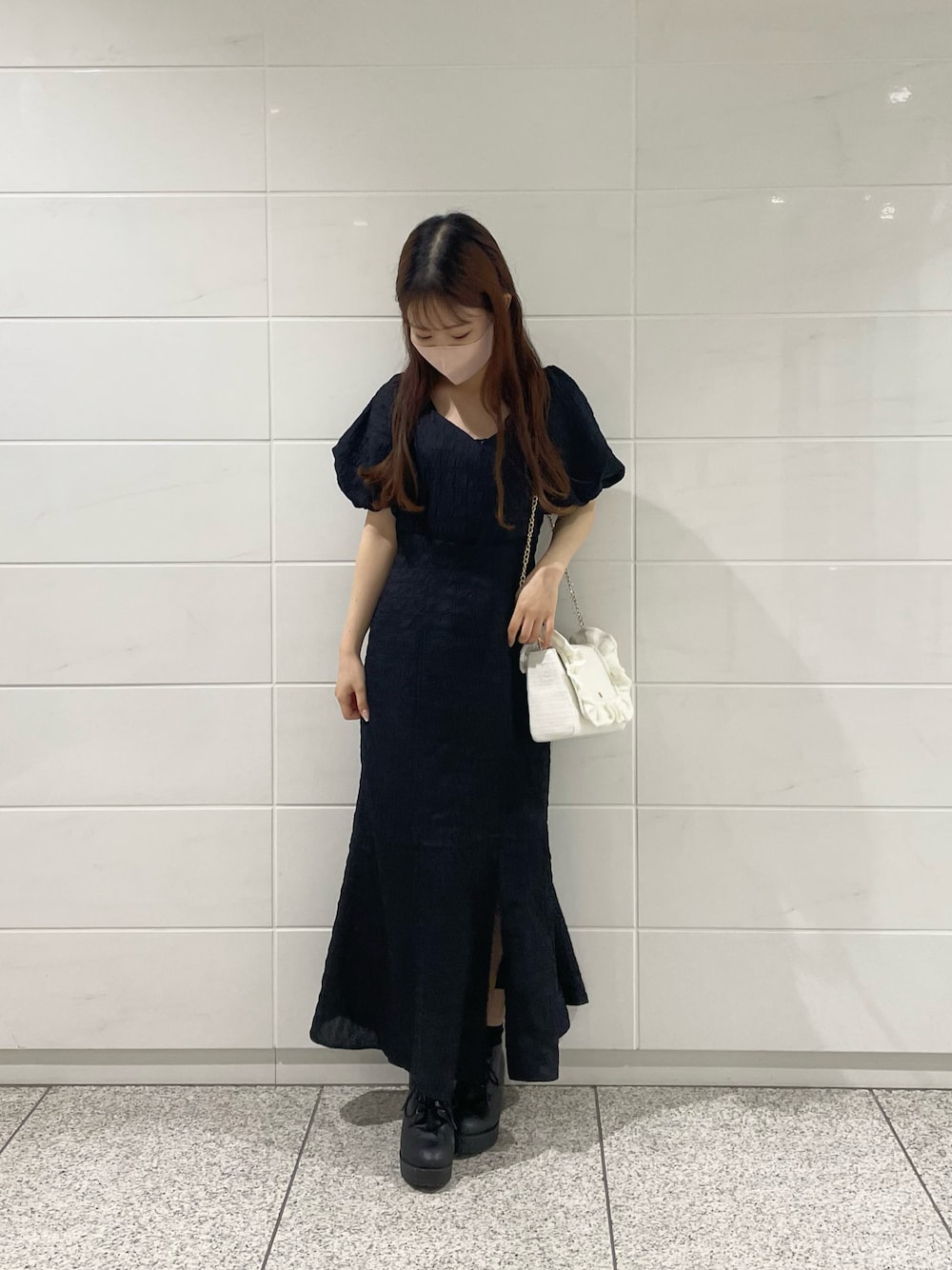 「オリーブ デ オリーブ(OLIVE des OLIVE)、骨格ウェーブ、低身長、ワンピース、ブラック、春服、夏コーデ、黒、ブラックコーデ、ガーリー、マーメイドワンピース、キレイめコーデ、お出かけコーデ、春夏コーデ、大人女子」｜「OLIVE des OLIVEのバックリボンワンピース（ワンピース、ブラック系）」を使った、yuriさん（レディース・152cm）の春コーディネートの1枚目の写真