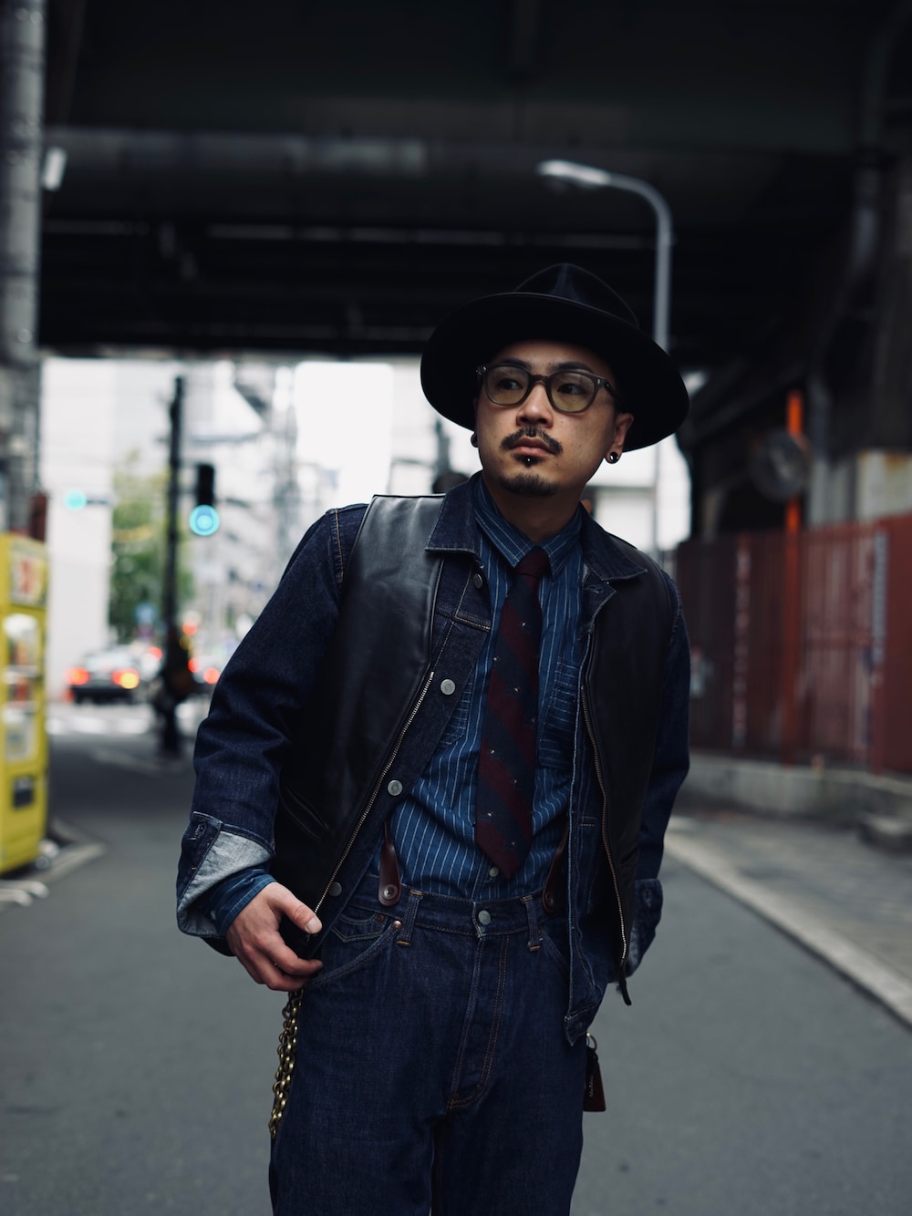 「カジュアルコーデ、休日スタイル、春服コーデ、古着MIX、デニムパンツ、デニム、お洒落さんとつながりたい、シャツ、はるコーデ、春コーデ、春服デビュー宣言、アメカジコーデ、アメカジ、デニムジャケット、セットアップ」｜「schottの【直営店限定】Schott/ショット/16oz. 2ND DENIM JACKET（デニムジャケット、その他）」を使った、Rikuさん（メンズ・165cm）の春コーディネートの1枚目の写真