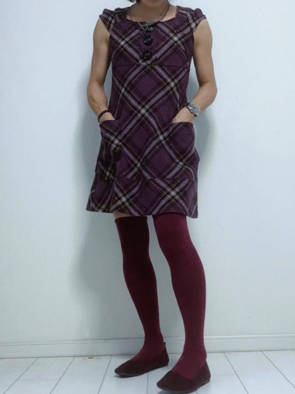 「ミニワンピ、ミニスカート、ニーハイソックス、スクエアトゥ」｜「BURBERRYのアイテム（ワンピース、パープル系）」を使った、miyabiさん（レディース・168cm）の秋コーディネートの1枚目の写真