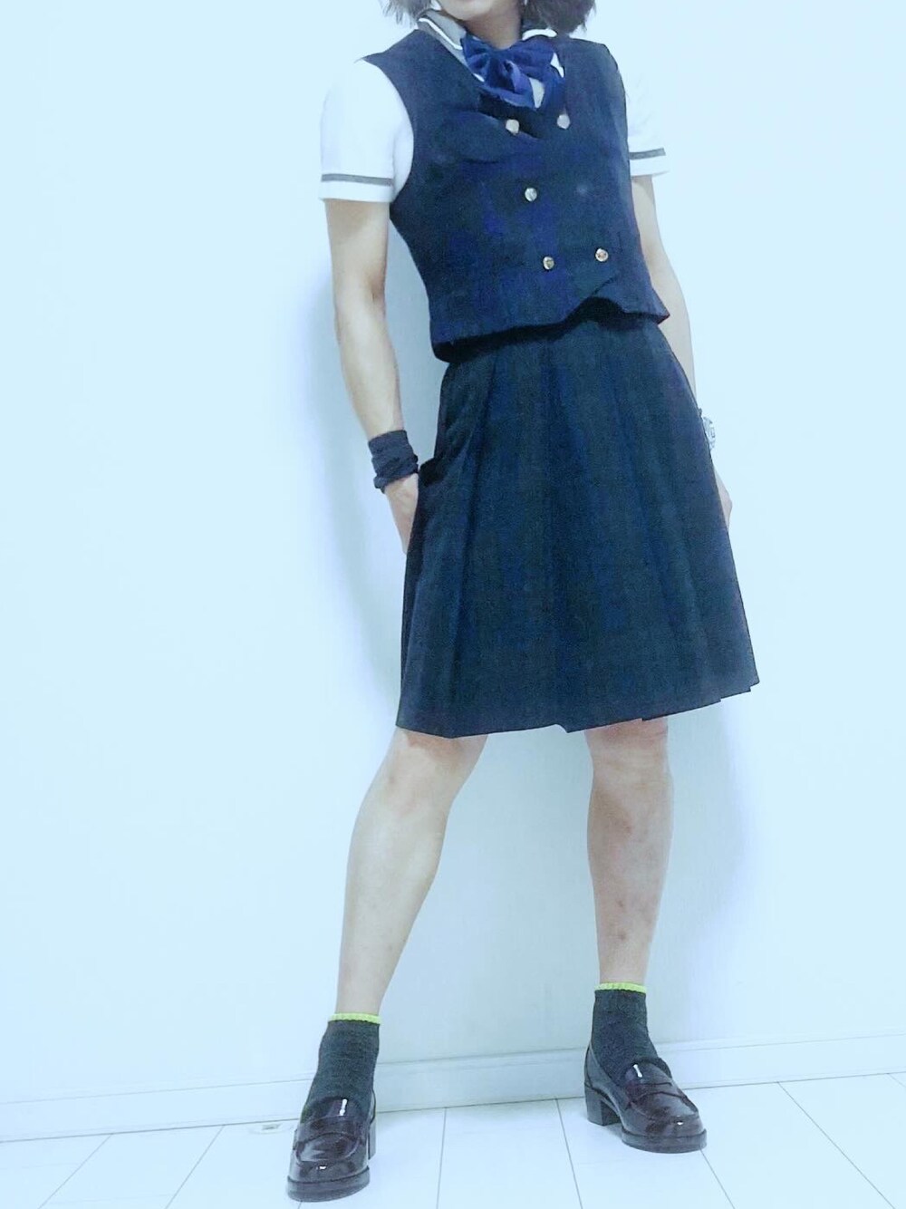 「ローファー、ミニスカート、チェックスカート、スクールベスト、スクールブラウス、リボン、制服、スクールガール」｜「HARUTAのアイテム（ローファー、ブラウン系）」を使った、miyabiさん（レディース・168cm）の春コーディネートの1枚目の写真