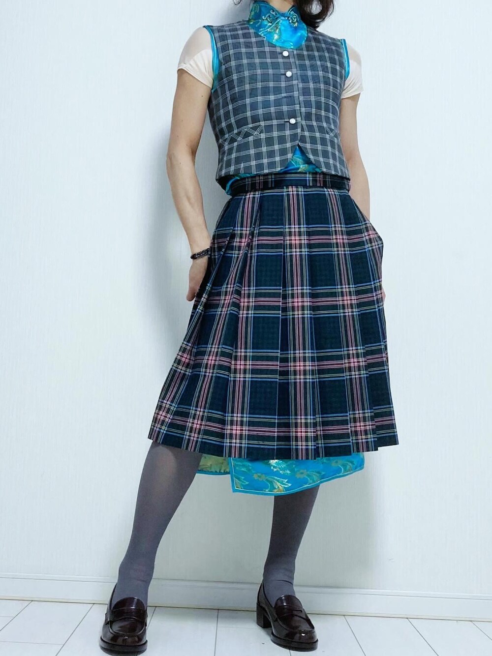 「ローファー、チェックスカート、スクールベスト、チャイナドレス、制服、スクールガール」｜「HARUTAのアイテム（ローファー、ブラウン系）」を使った、miyabiさん（レディース・168cm）の春コーディネートの1枚目の写真