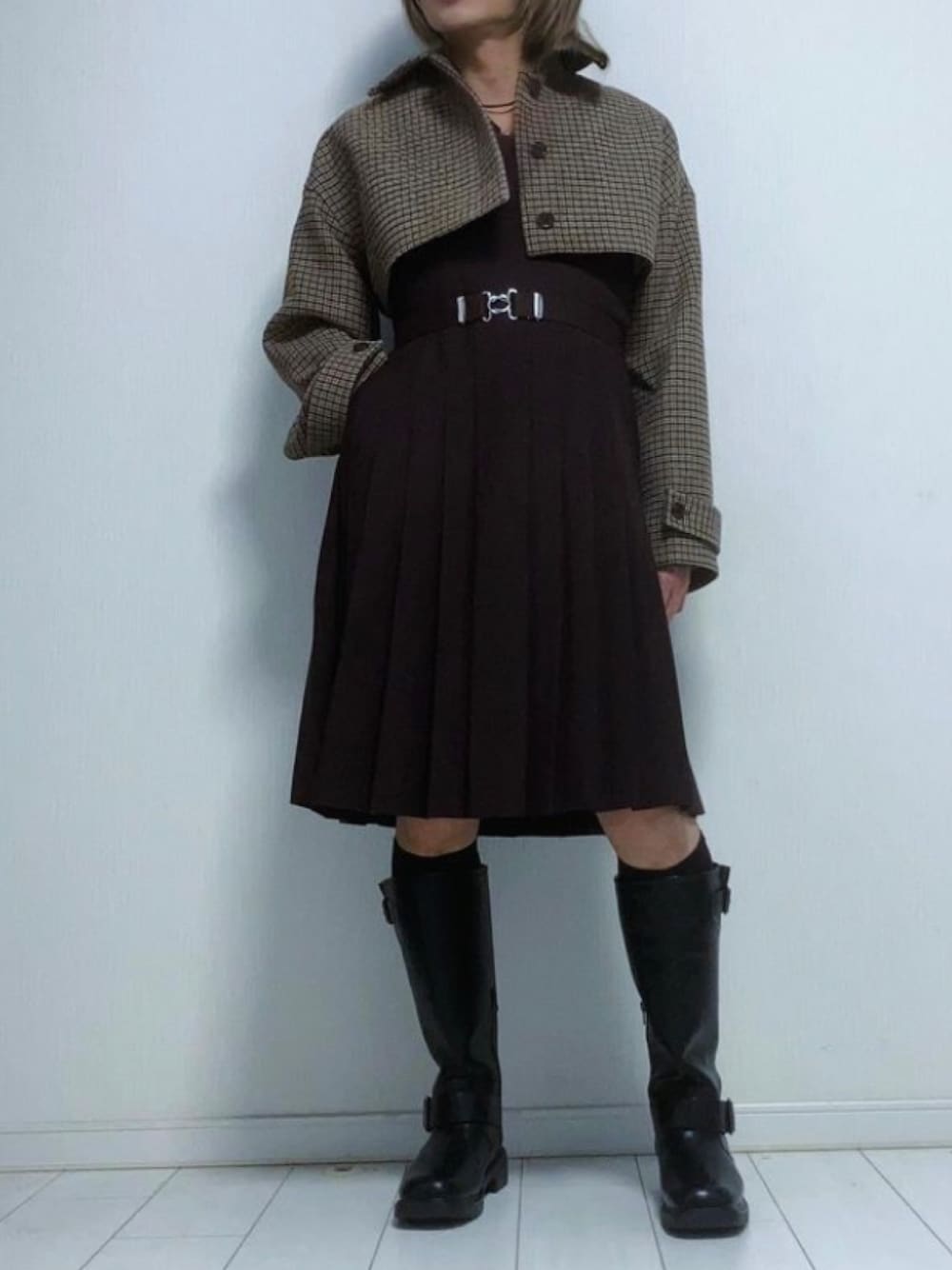 「ショートコート、ワンピース、ジャンパースカート、ロングブーツ、ゴムベルト」｜「GUのアイテム（その他アウター、ベージュ系）」を使った、miyabiさん（レディース・168cm）の秋コーディネートの1枚目の写真
