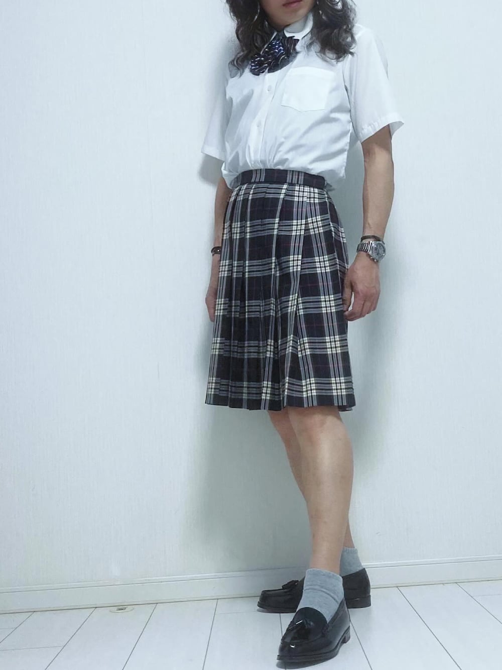 「ローファー、チェックスカート、スクールブラウス、リボン、制服、スクールガール」｜「HARUTAのアイテム（ローファー、ブラック系）」を使った、miyabiさん（レディース・168cm）の春コーディネートの1枚目の写真