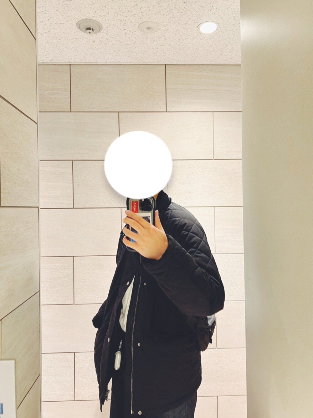 「休日コーデ、秋冬コーデ、ゆるコーデ、おしゃれさんと繋がりたい、大人コーデ、Tシャツ、Levi's、デニムパンツ、オトナカジュアル、デニム、ootd、シンプルコーデ、シンプル、きれいめカジュアル、キレイめ」｜「Levi'sのLEVI'S(R) VINTAGE CLOTHING 1947モデル 501(R) JEANS NEW RINSE（デニムパンツ、ブルー系）」を使った、民の服さん（メンズ・178cm）の秋コーディネートの1枚目の写真