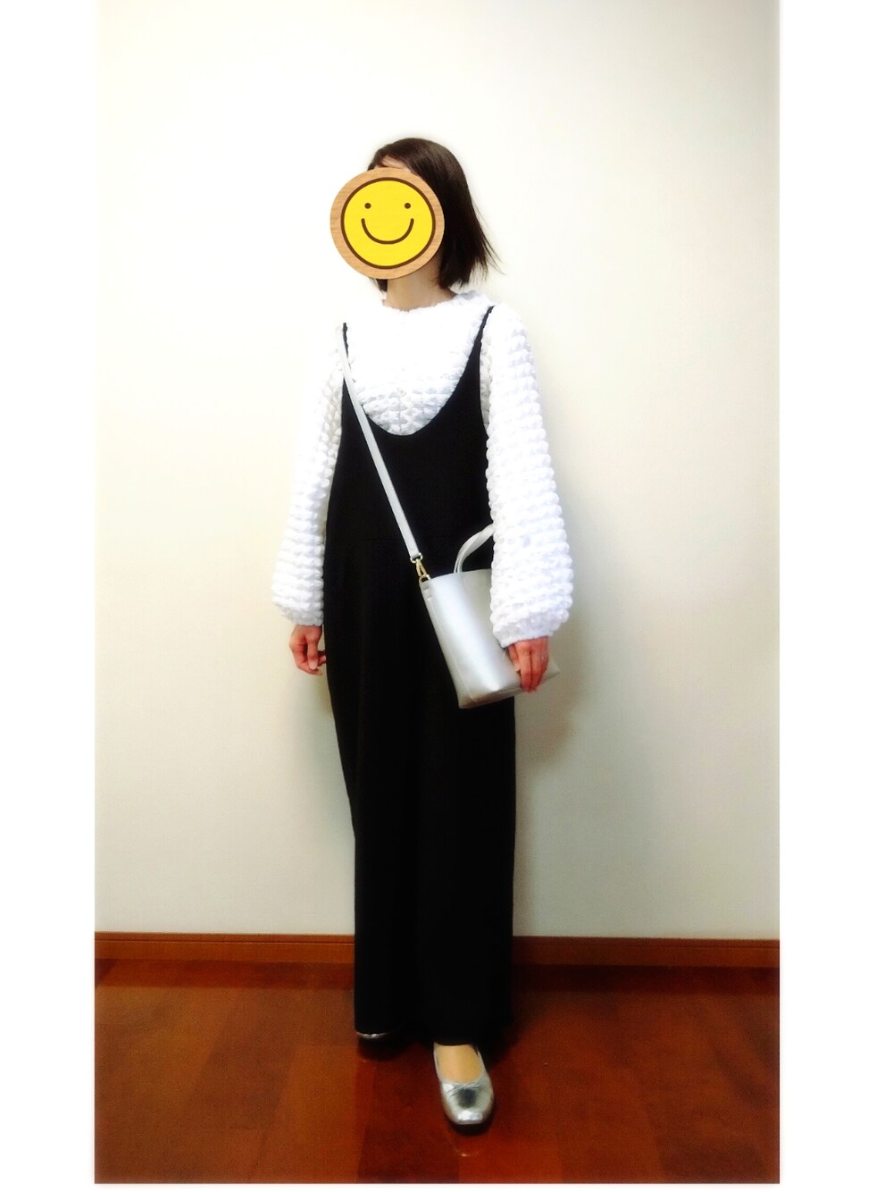「サロペット、モノトーン、シルバー、ぽこぽこトップス」｜「KOBE LETTUCEのぽこぽこバルーントップス（シャツ/ブラウス、ホワイト系）」を使った、☆AYA☆さん（レディース・161cm）の春コーディネートの1枚目の写真
