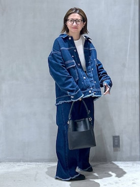 「メガネ」｜「アイテム（デニムジャケット）」を使った、asamiさん（レディース・155cm）の秋コーディネート