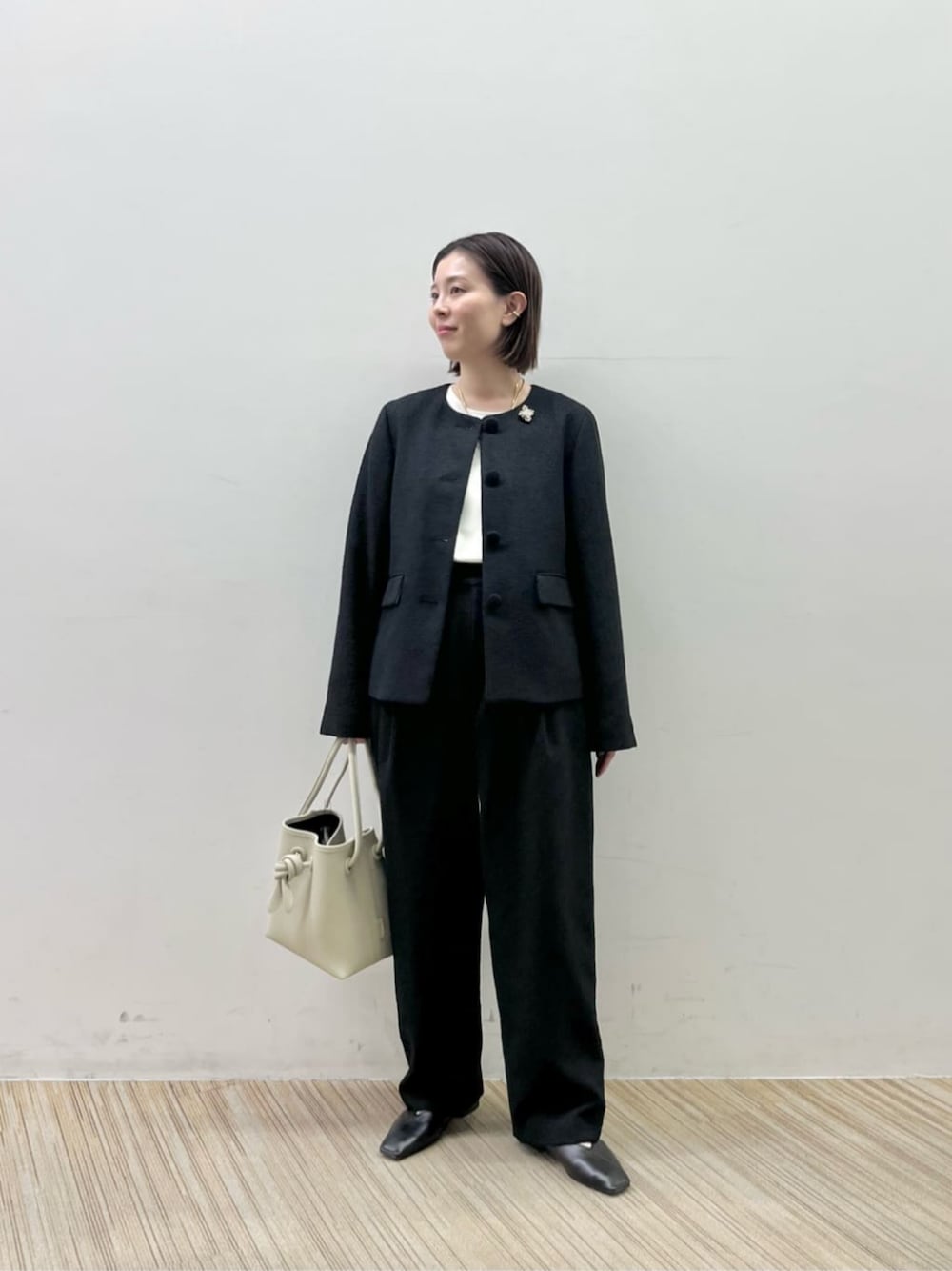 「セレモニー、セレモニー服、卒入園、フォーマル、ジャケット、春アウター、セットアップ、ツイード、ブラウス、骨格ストレート、イエベ春、BEAUTY&YOUTH、春服、春コーデ」｜「BEAUTY&YOUTH UNITED ARROWSのVカットステッチ フラットシューズ（パンプス、ブラック系）」を使った、Nakamotoさん（レディース・152cm）の春コーディネートの1枚目の写真