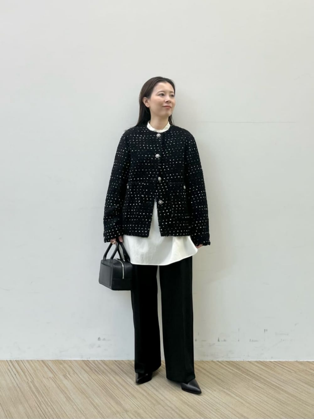 「モード、ベーシック/トラッド、セレモニー、ジャケット、ブラウス、シャツ、セレモニー服、七五三、骨格ストレート、イエベ春、秋服、秋コーデ、冬服、冬コーデ、BEAUTY&YOUTH」｜「BEAUTY&YOUTH UNITED ARROWSのスクエアボストンバッグ（ボストンバッグ、ブラック系）」を使った、Nakamotoさん（レディース・152cm）の秋コーディネートの1枚目の写真
