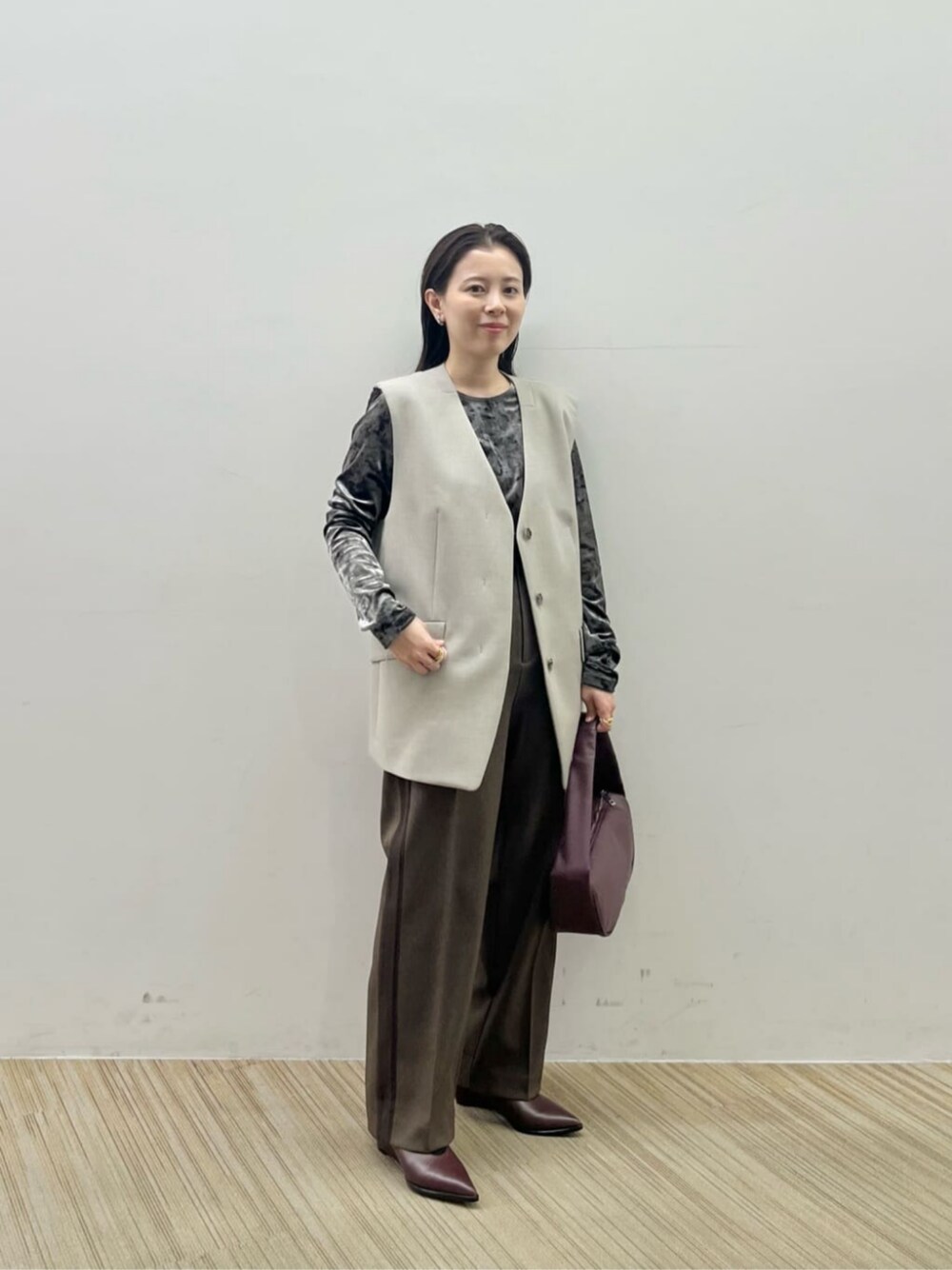 「ビジネス、モード、トレンド、ベスト、骨格ストレート、イエベ春、秋服、秋コーデ、冬服、冬コーデ、BEAUTY&YOUTH」｜「BEAUTY&YOUTH UNITED ARROWSのメタル リボン イヤリング（イヤリング、シルバー系）」を使った、Nakamotoさん（レディース・152cm）の秋コーディネートの1枚目の写真