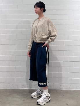 「adidas（アディダス）のSST ダブルレイヤード クロップド丈 トラックトップ / ジャージ / トラックジャケット / アディダスオリジナルス adidas Originals（ジャージ、ベージュ系）」を使った、RHさん（レディース・158cm）の夏コーディネート