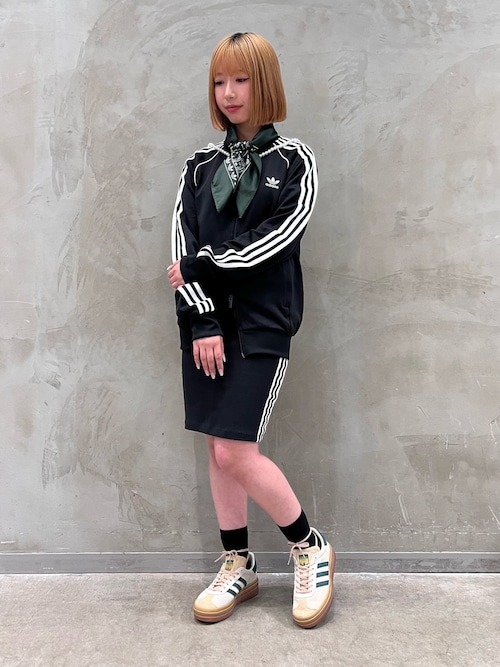 最終値下【美品】adidas アディダスオリジナルスOUTLINE 上下セット 最終値下【美品】adidas アディダスオリジナルスOUTLINE 上下セット