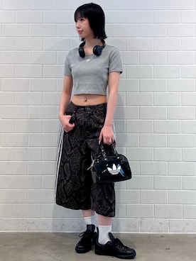 「adidas（アディダス）のアディカラー ミニボウリングバッグ/ アディダスオリジナルス adidas Originals（ショルダーバッグ、ブラック系）」を使った、RHさん（レディース・158cm）の夏コーディネート