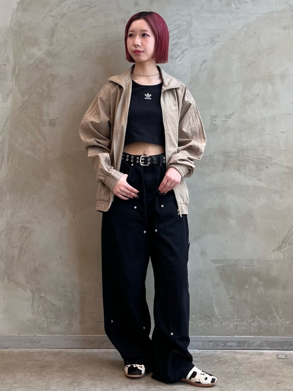 「adidas、adidas originals、アディダス、アディダスオリジナルス、ロンT、ナイロンジャケット、テコンドー、牛柄」｜「adidasのエッセンシャルズ リブ クロップ 長袖Tシャツ / ロンT / アディダスオリジナルス adidas Originals（Tシャツ/カットソー、ブラック系）」を使った、RHさん（レディース・158cm）の春コーディネートの1枚目の写真