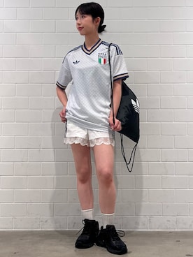 「adidas（アディダス）のアディカラー ジムサック ADICOLOR GYMSACK / アディダスオリジナルス adidas Originals（エコバッグ/サブバッグ、ブラック系）」を使った、RHさん（レディース・158cm）の夏コーディネート