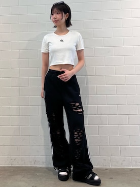 「adidas（アディダス）のエッセンシャルズ リブ Tシャツ（トップス、ホワイト系）」を使った、RHさん（レディース・158cm）の夏コーディネート