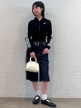「adidas（アディダス）のファイヤーバード アディカラー ジョーツ ミッドライズ ストレートレッグ / ハーフパンツ / アディダスオリジナルス adidas Originals（デニムパンツ、ブルー系）」を使った、RHさん（レディース・158cm）の夏コーディネート